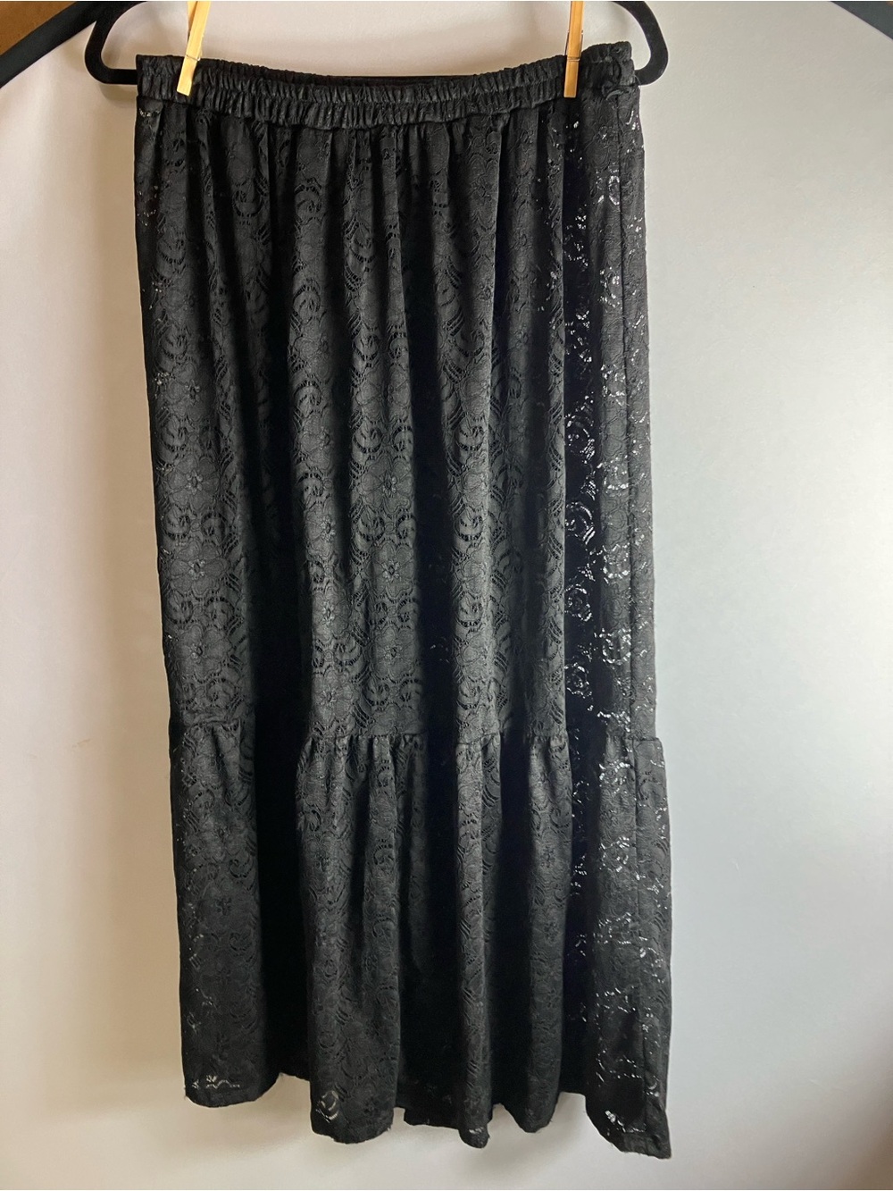 Elegant Black Lace Midi Skirt with Tiered Hem - Picture 7 of 7